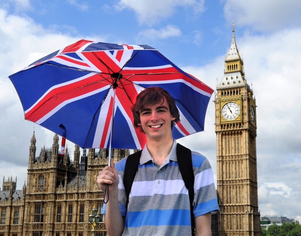 smiling-boy-visiting-big-ben_114